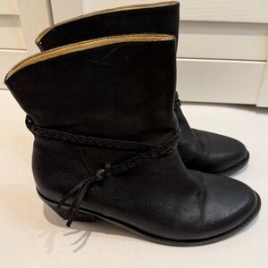Latigo Dosha Black Leather Ankle Boots Women Size 9M Braided Strap Western Style